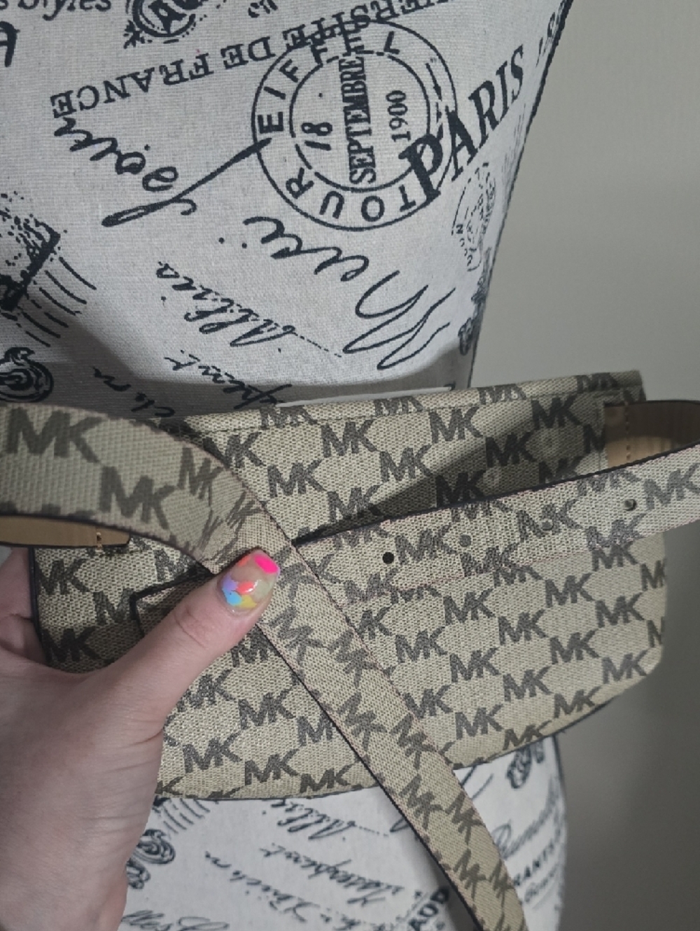 Michael Kors Beige & White MK Logo W/ Silver Hardware Belt Bag (EUC)(S/M)🤍 - Picture 10 of 10